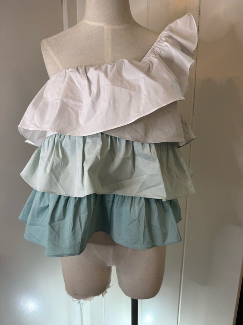 eesome NWT One-Shoulder Tiered Ruffle Top in White and Mint Green SZ S